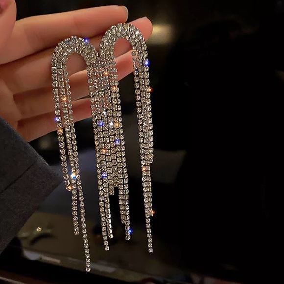 🌟 Long Tassel Rhinestone Earrings - Picture 1 of 5